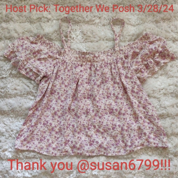 American Eagle Outfitters Tops - 🎉Host Pick🎉 NWT Floral off the shoulder blouse